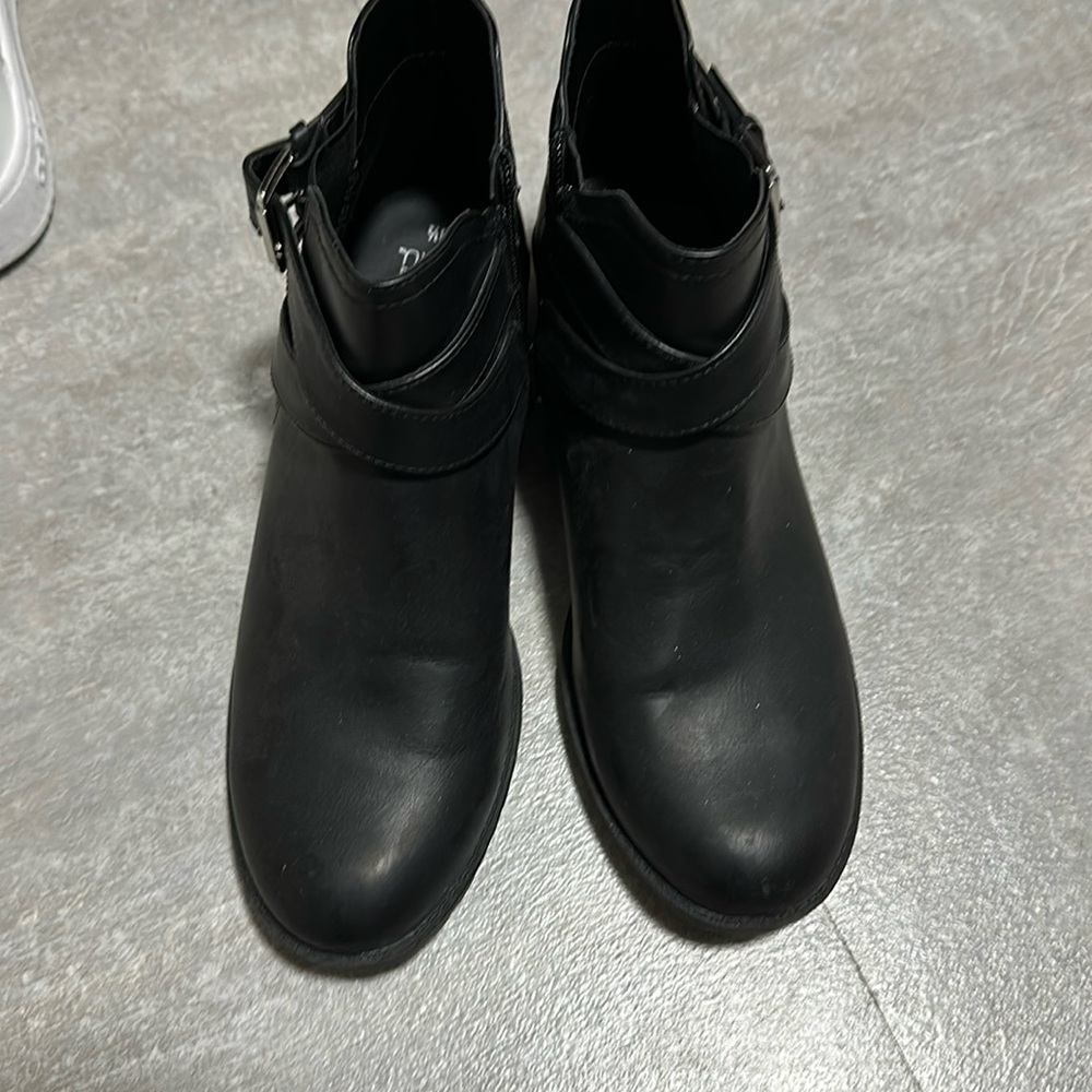 Time & Tru cute ankle Booties
